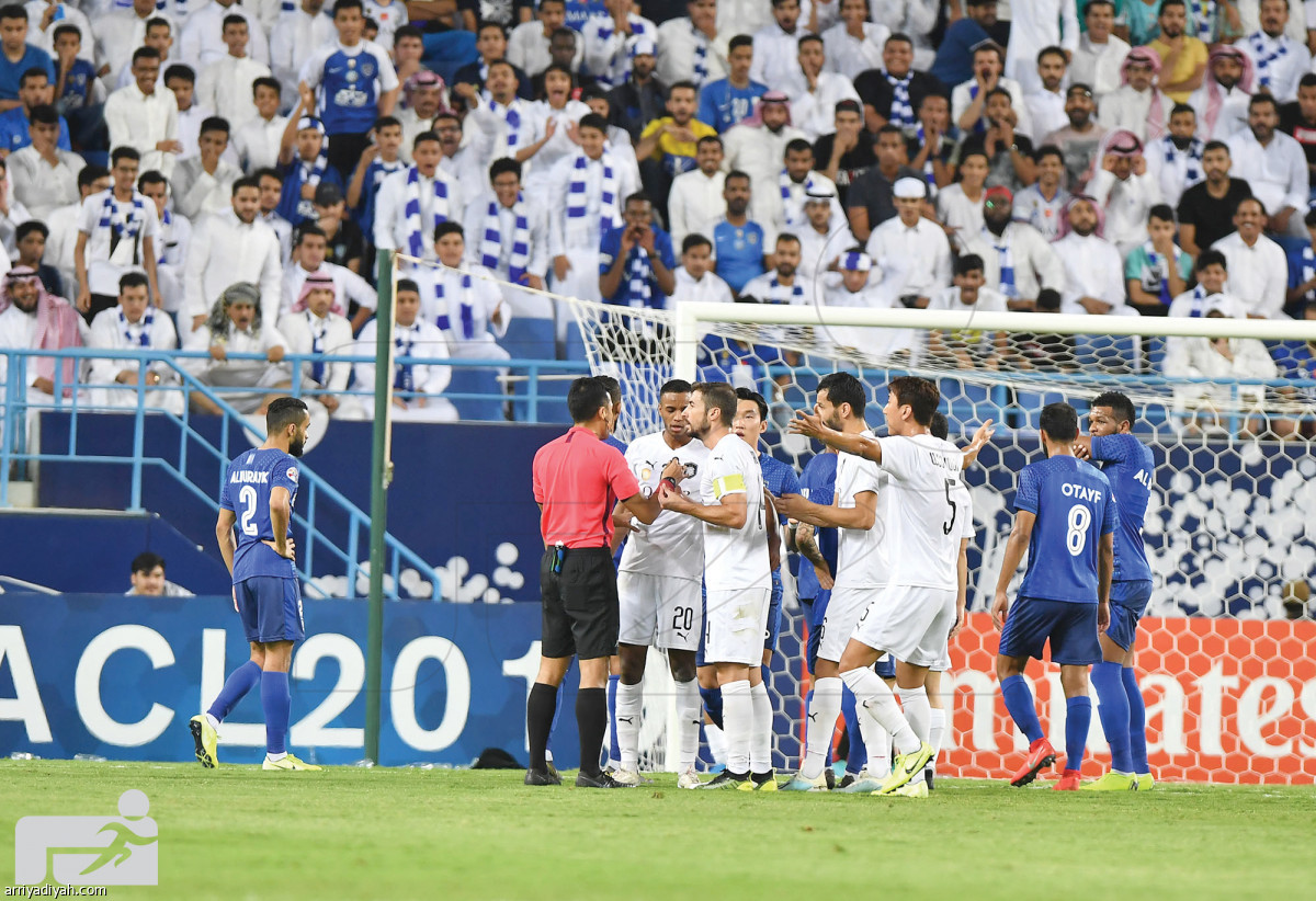 الهلال.. تأهل وخسارة