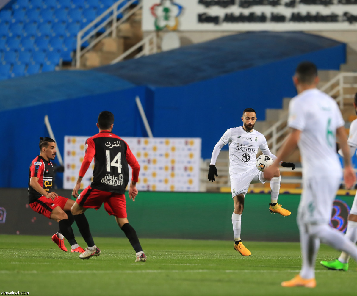 الأهلي يقترب من الهلال