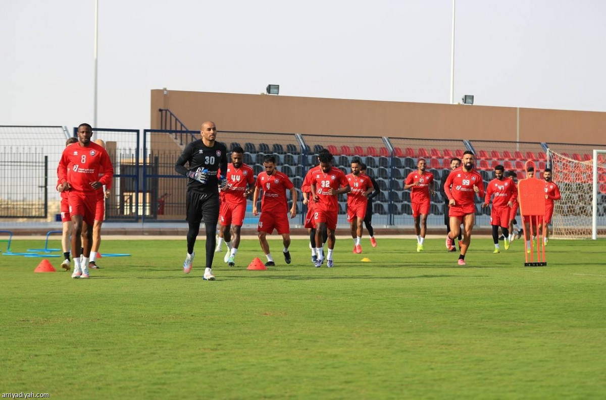 الرائد ينفذ خطة الهلال