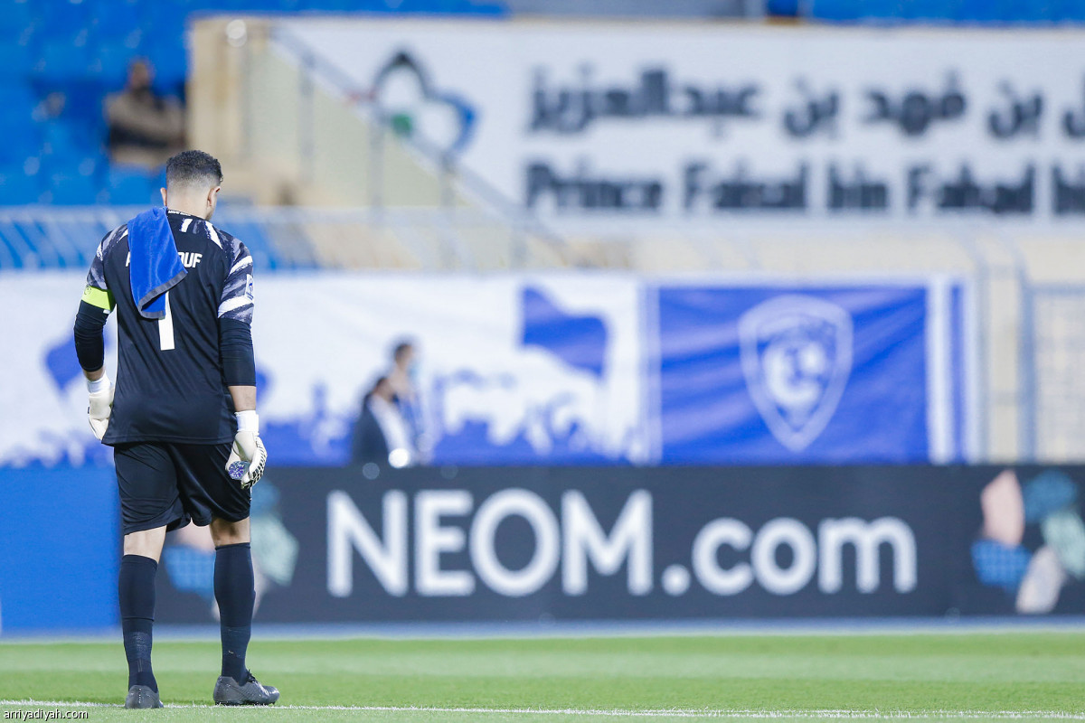 الهلال يتعثر