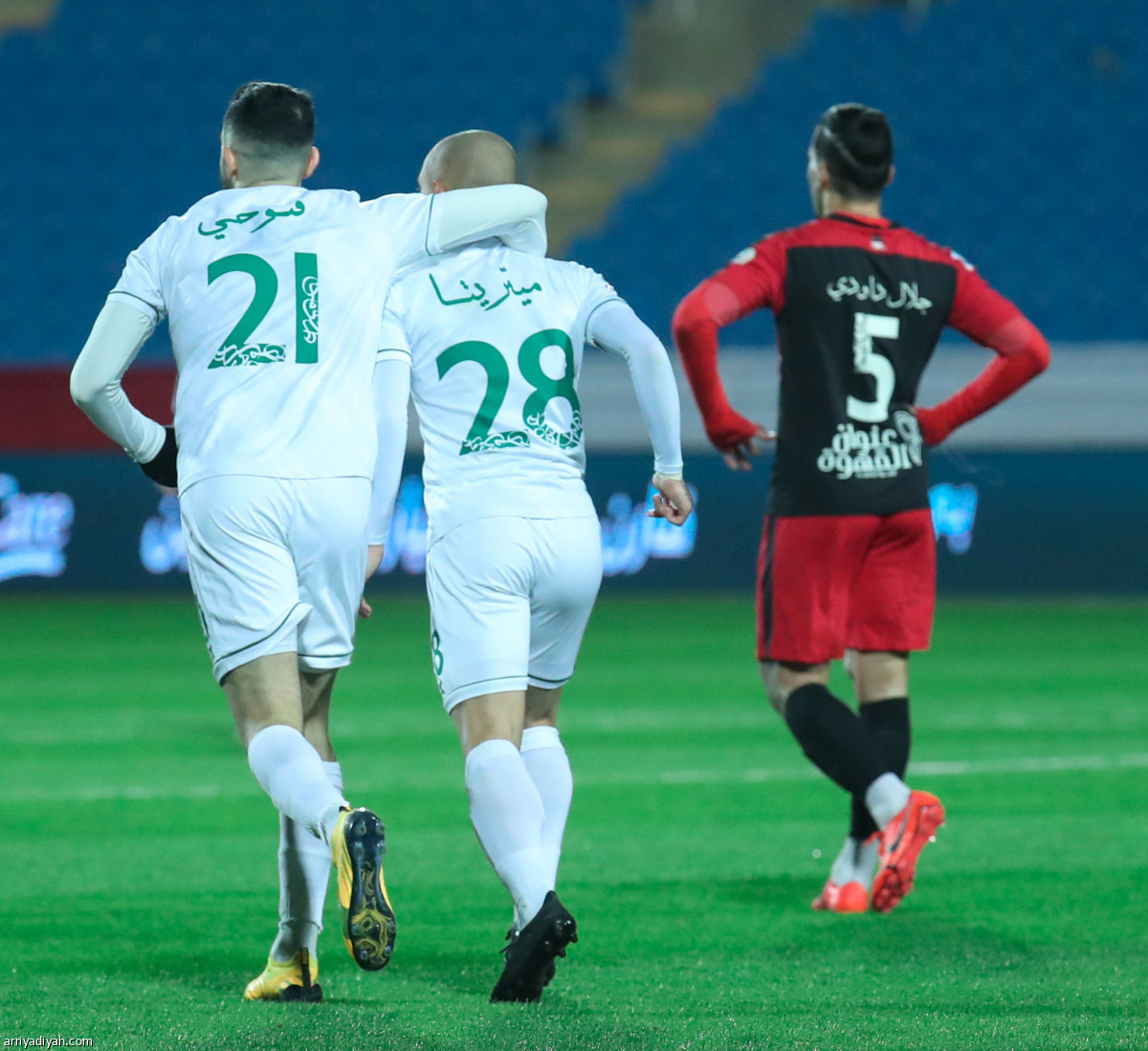 الأهلي يقترب من الهلال