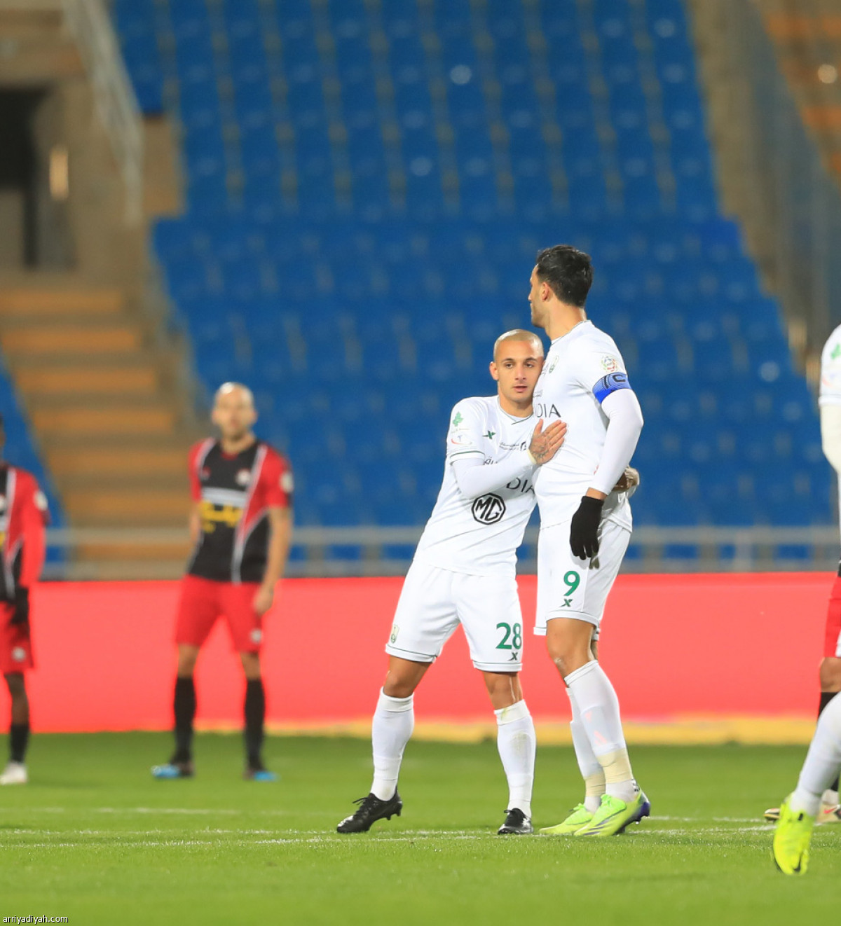 الأهلي يقترب من الهلال