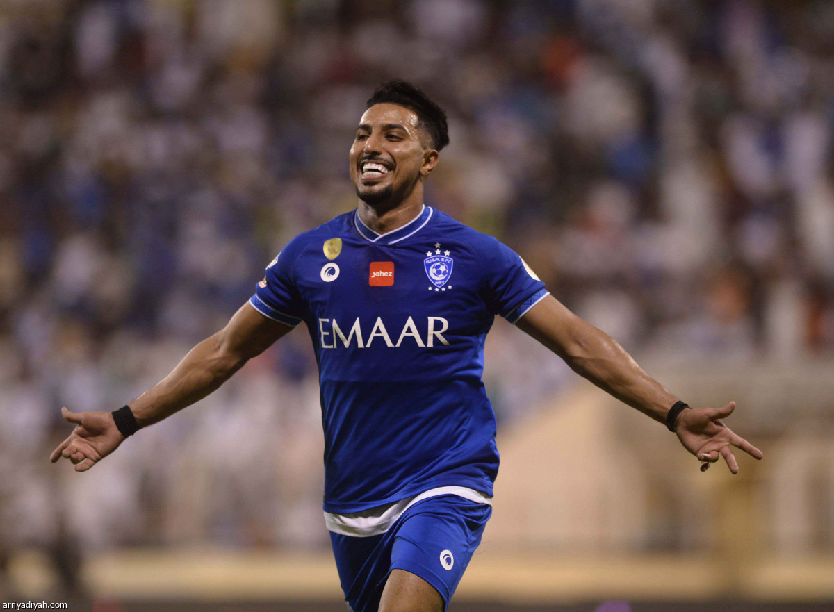 الهلال يقترب من الذهب