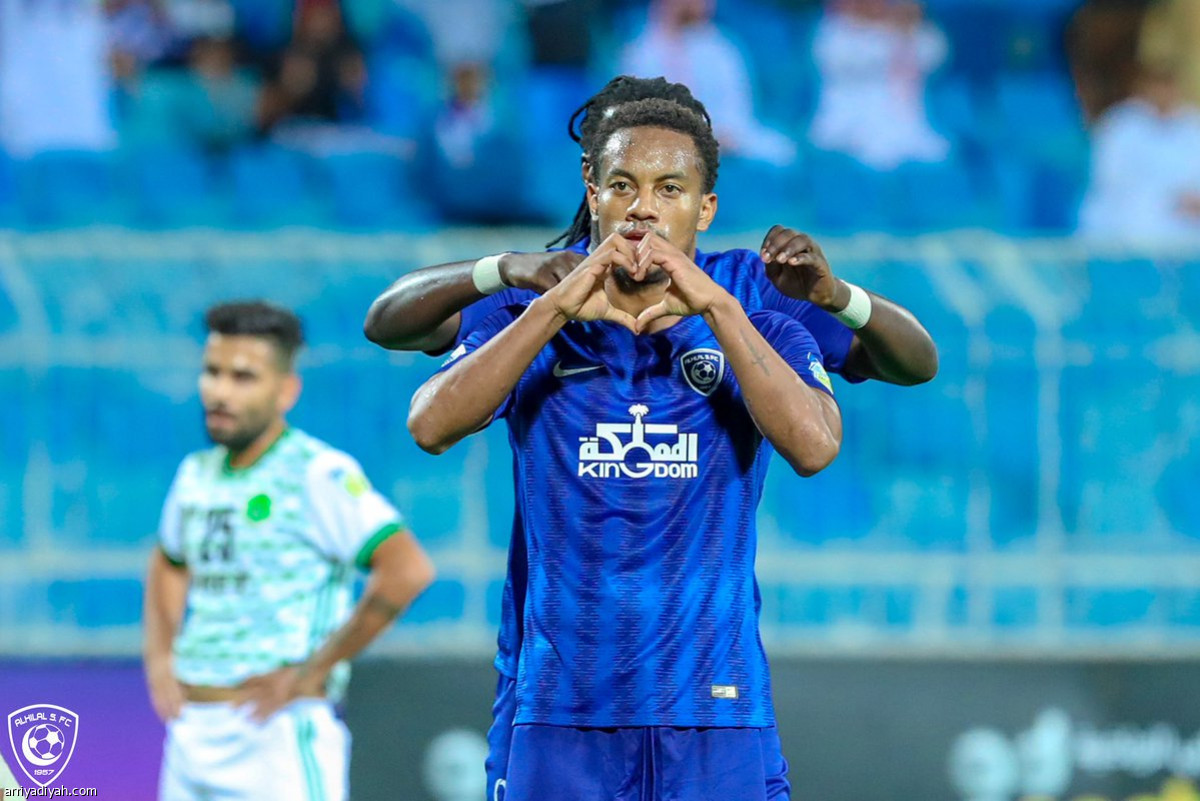 الهلال يقترب