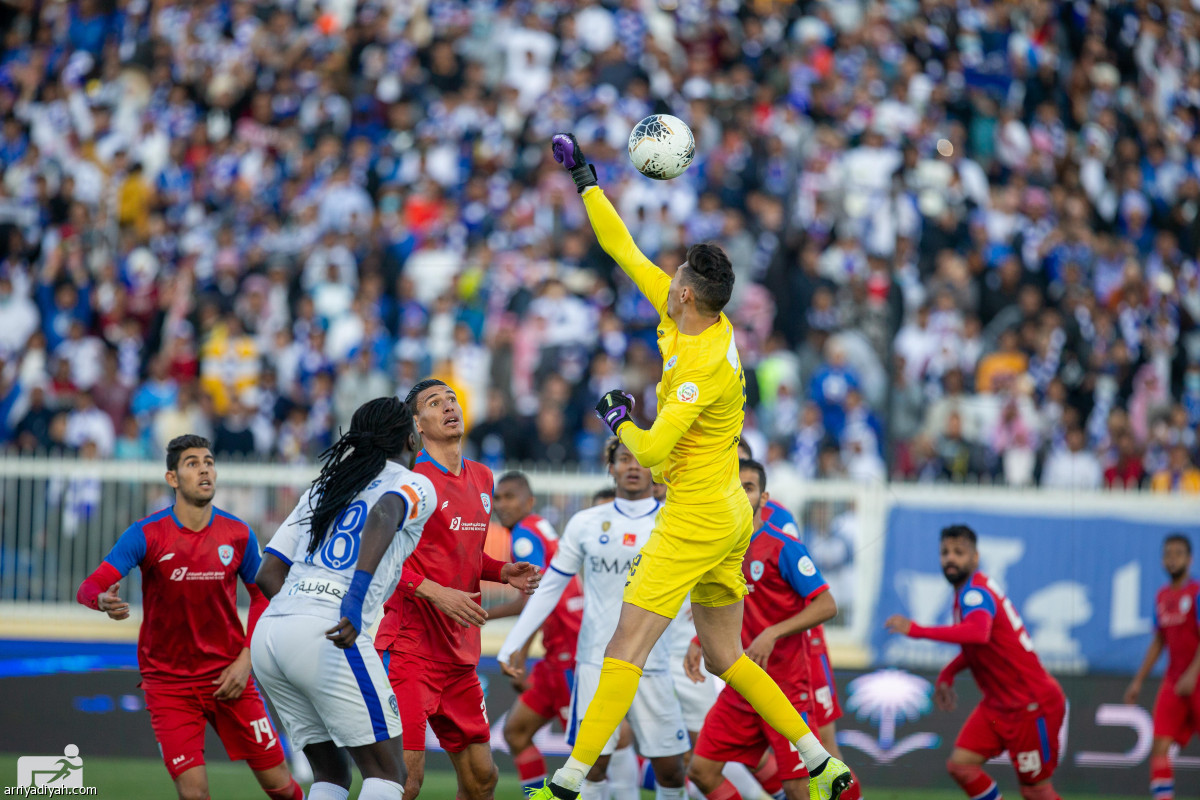 الهلال يعود إلى الصدارة