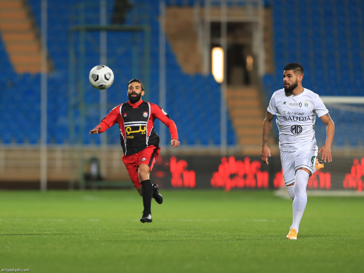 الأهلي يقترب من الهلال