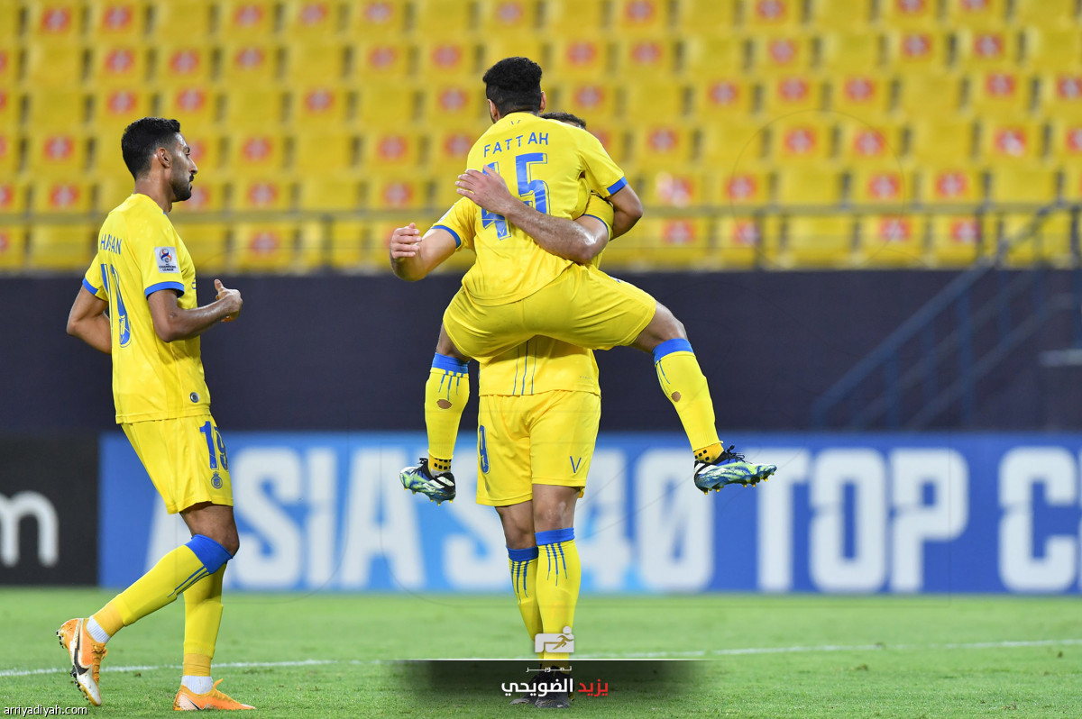 النصر يتمسك بالقمة «صور»