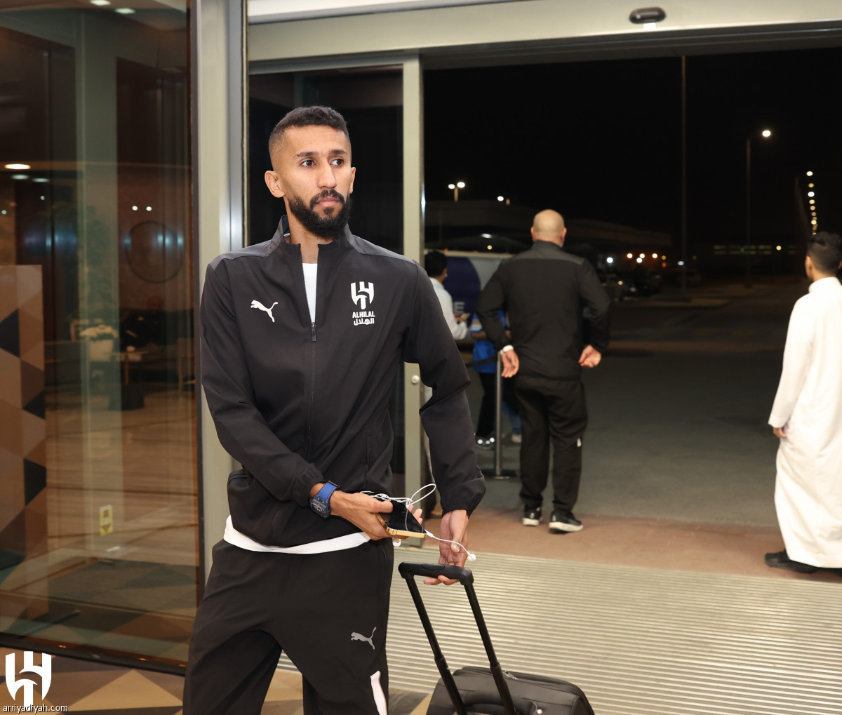 الهلال.. تدريب ومغادرة