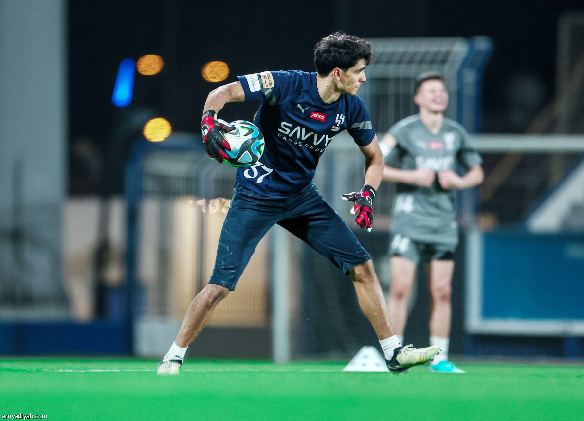 الهلال.. حديد وملعب