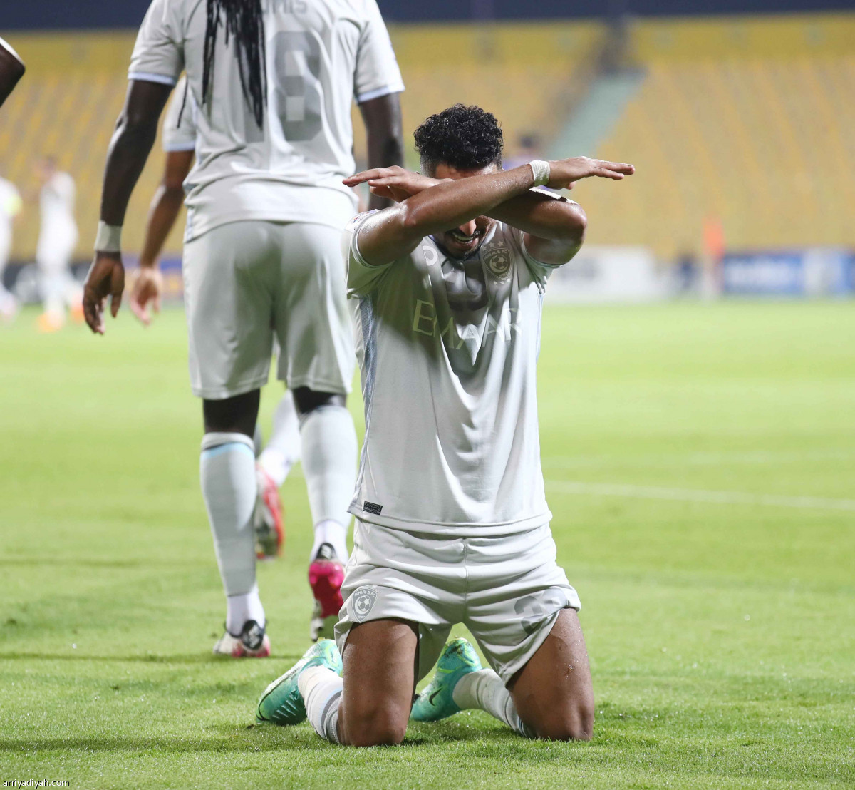 الهلال يقهر الإيراني