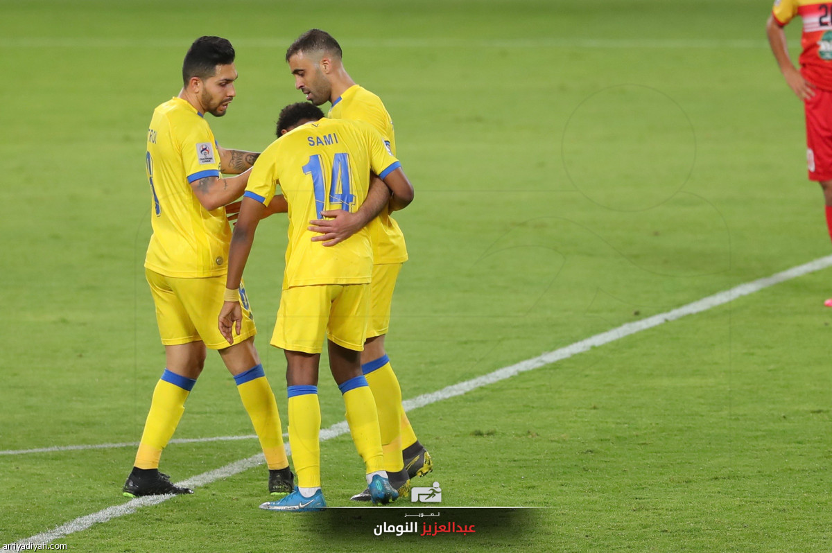 النصر يتمسك بالقمة «صور»