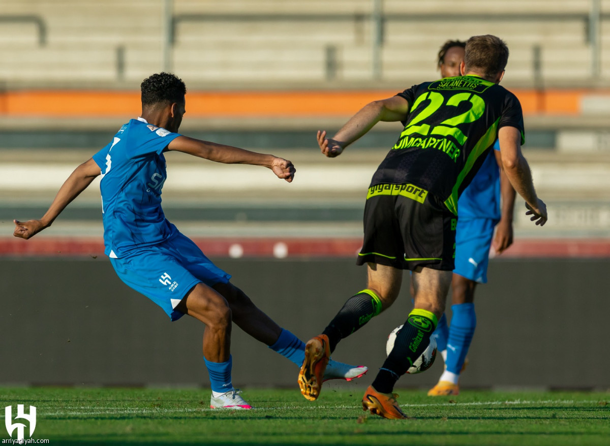 الهلال يتخطى«الثالثة»