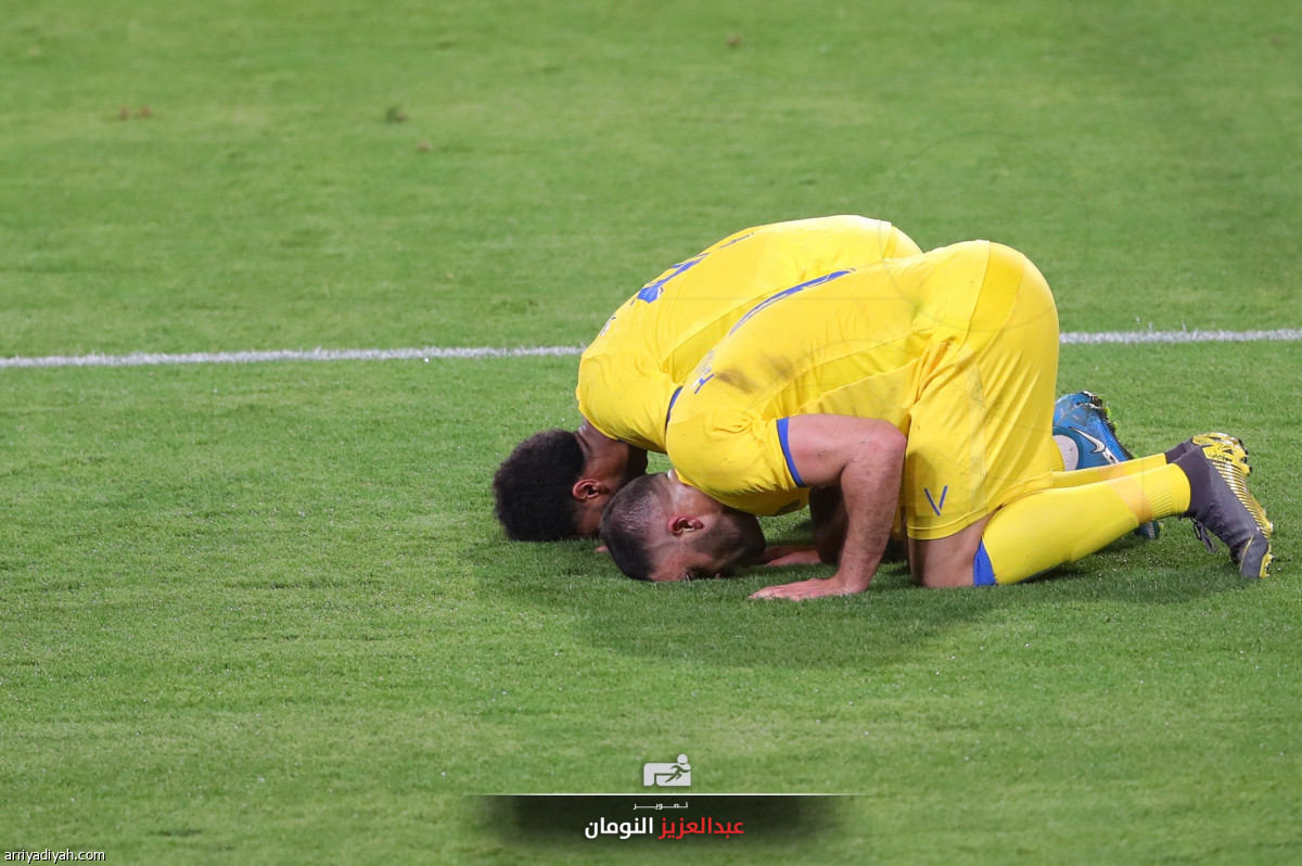 النصر يتمسك بالقمة «صور»