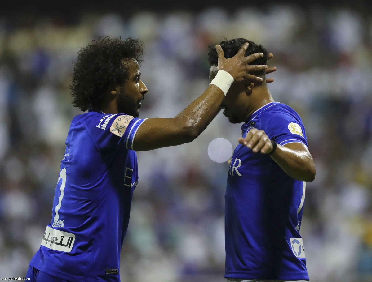 الهلال يقترب من الذهب