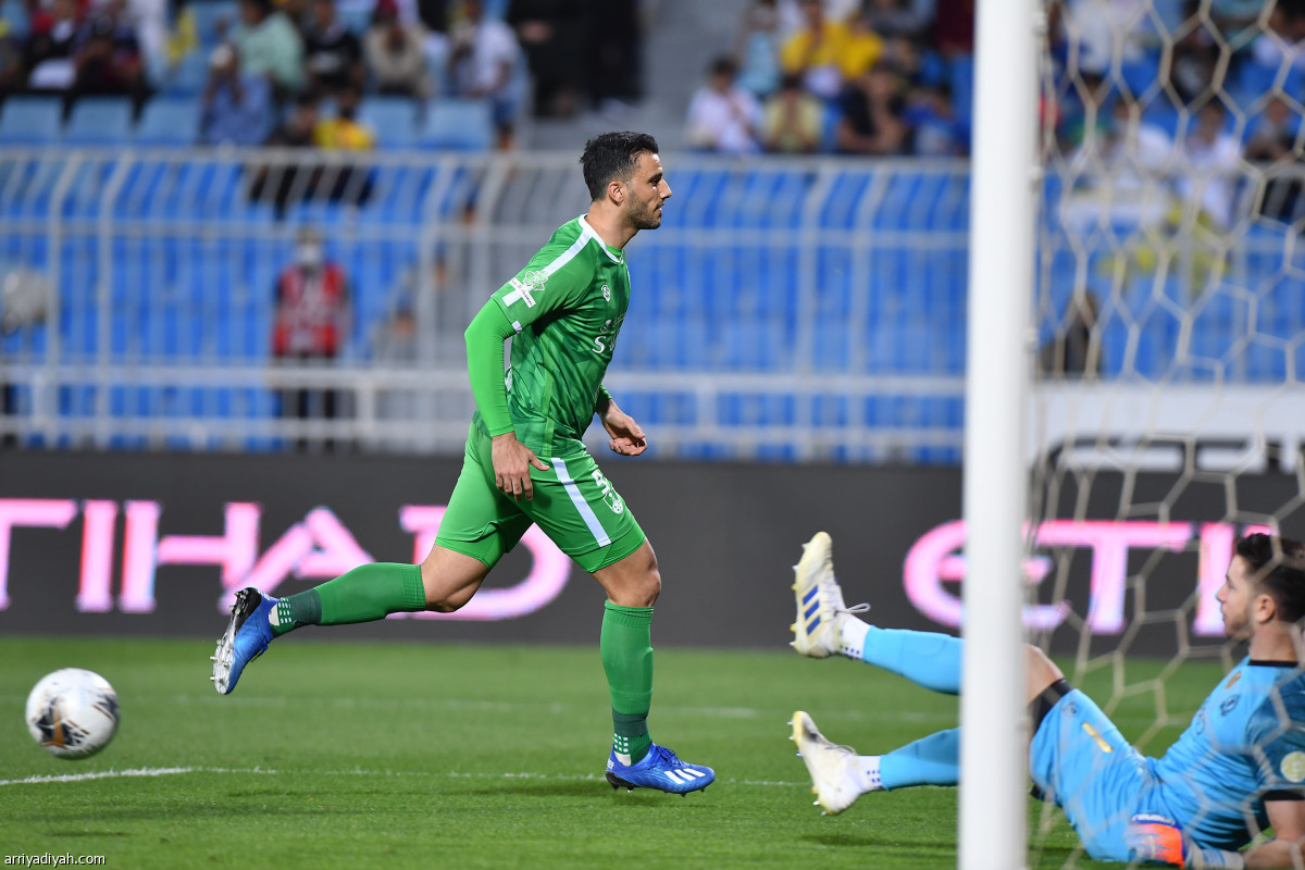 الأهلي يعطل النصر