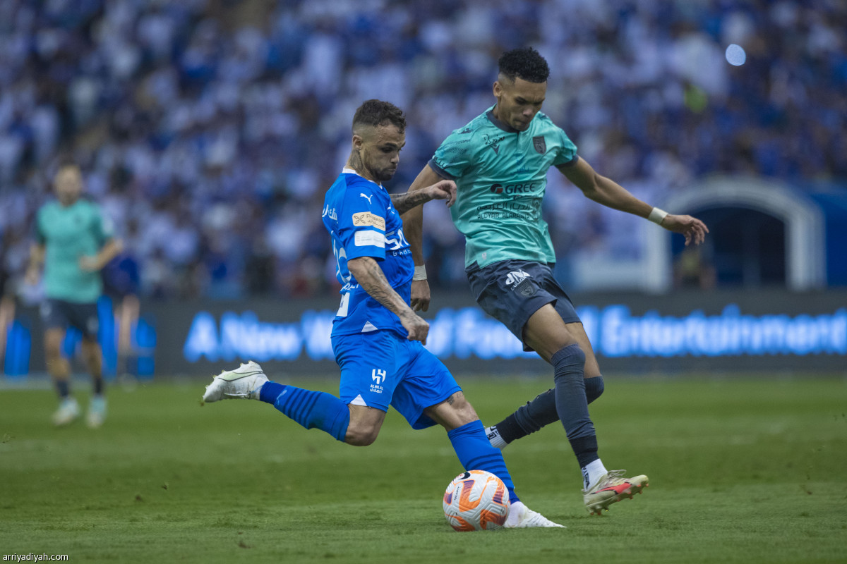 الهلال.. لا يتوقف