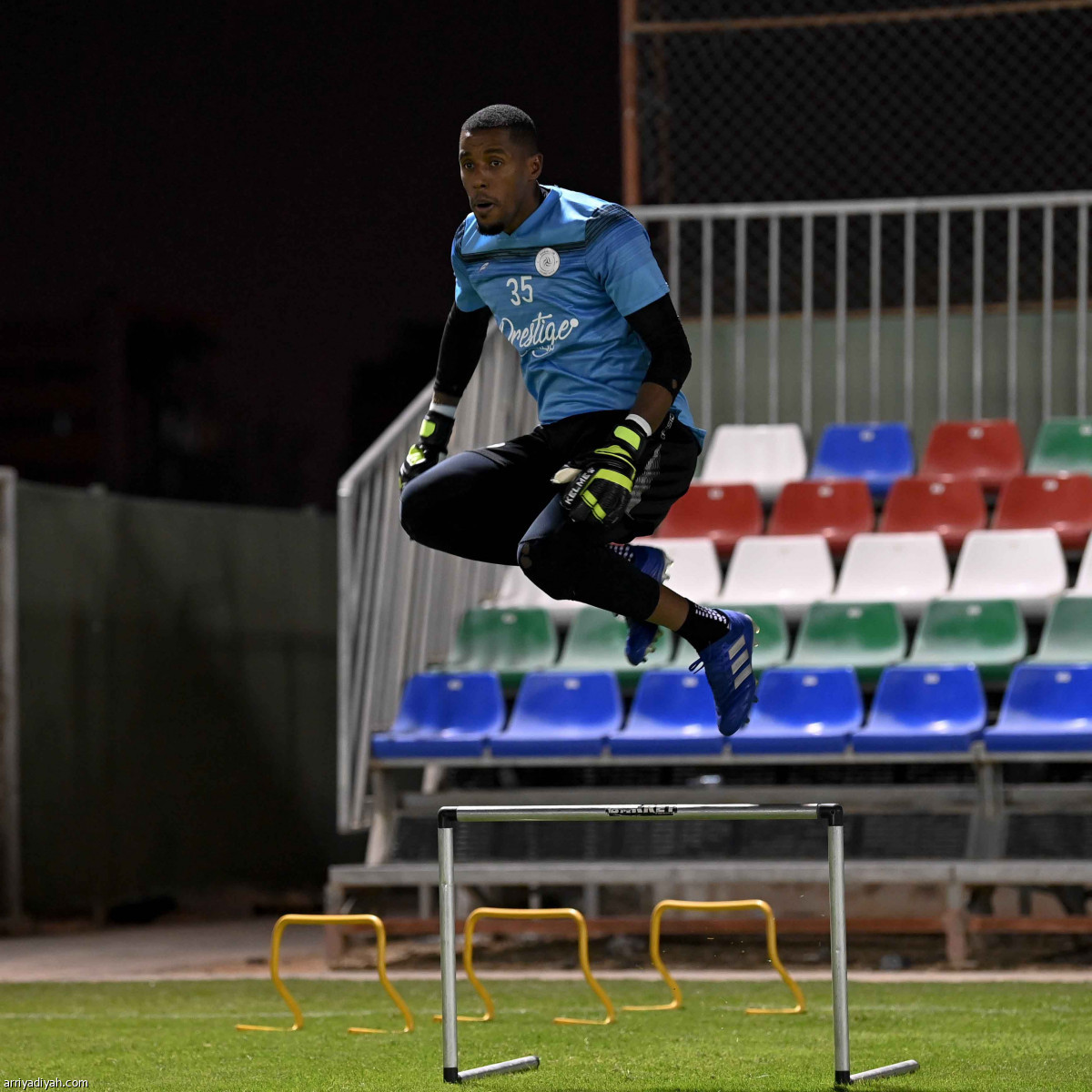 الشباب يفتح ملف الهلال