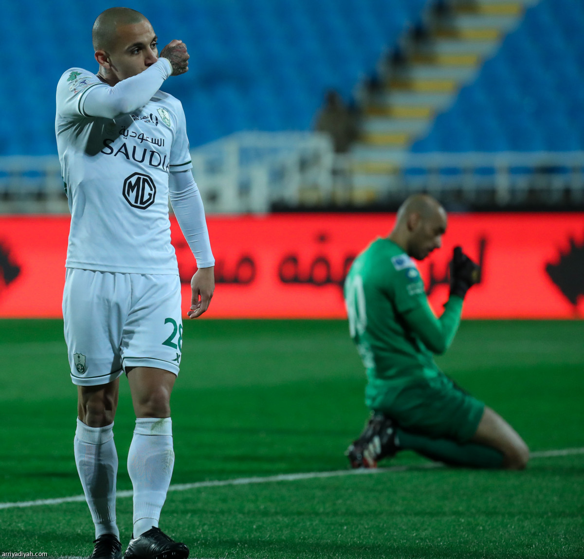 الأهلي يقترب من الهلال