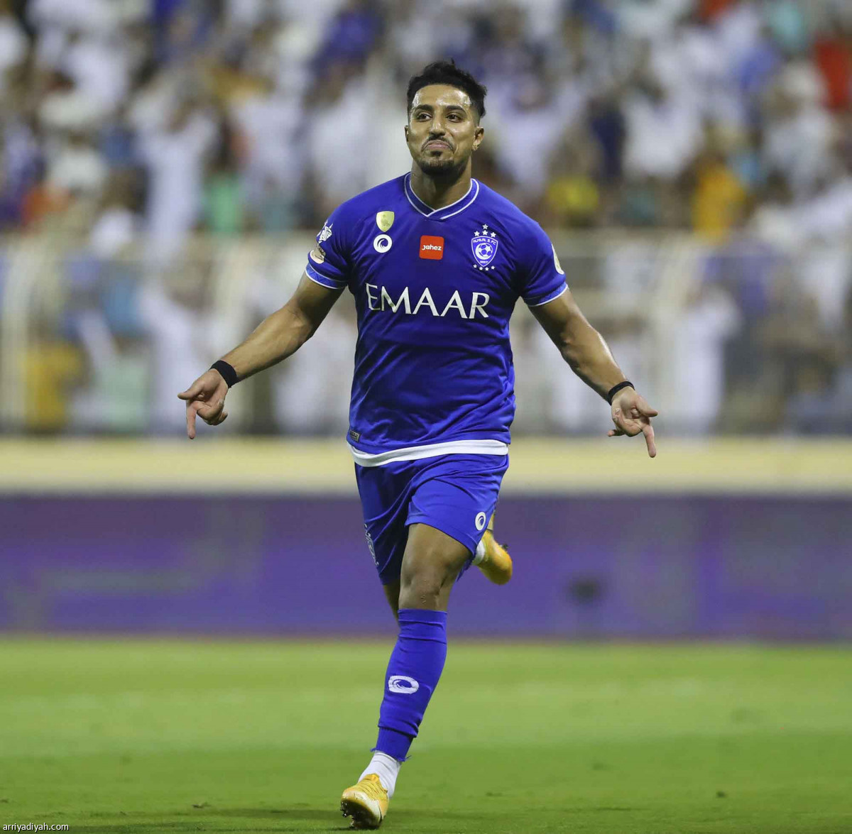 الهلال يقترب من الذهب