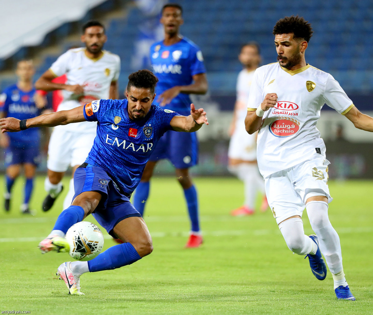 الهلال يتمسك بفارق الـ9