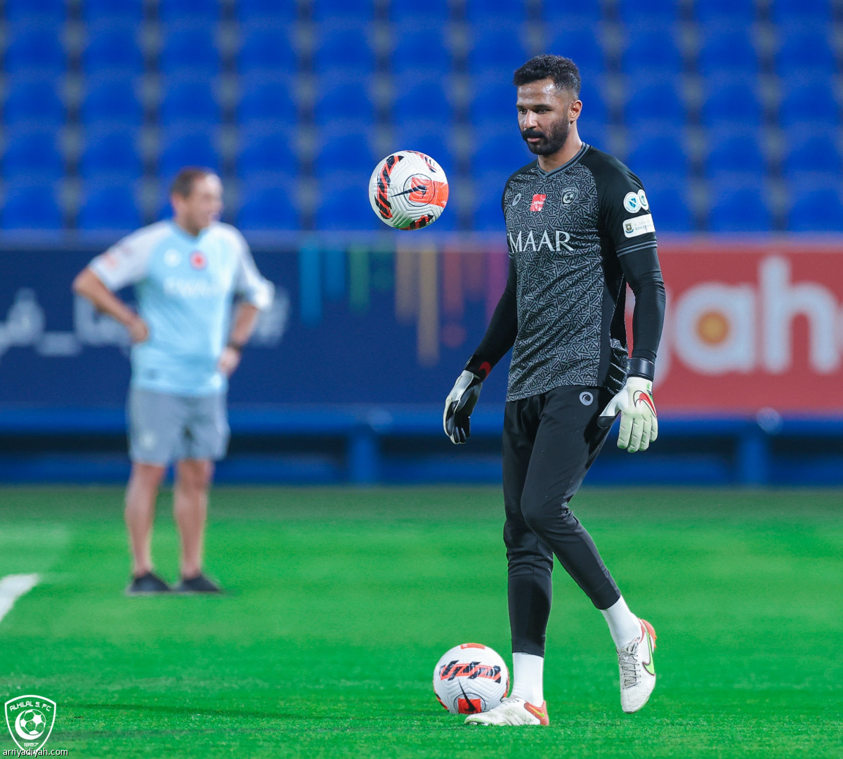 الهلال.. مناورة فنية