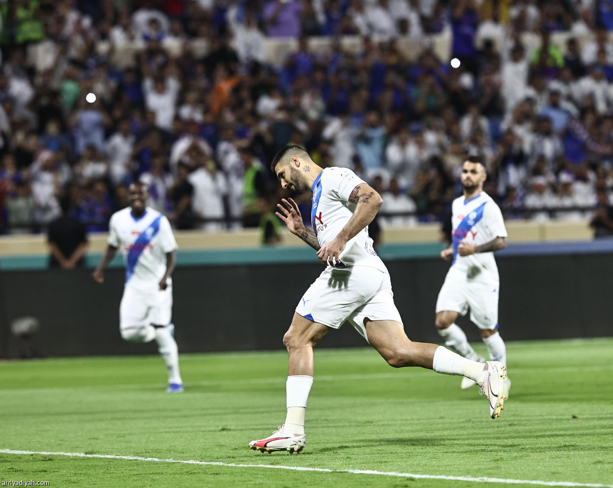 الهلال.. احكام صدارة