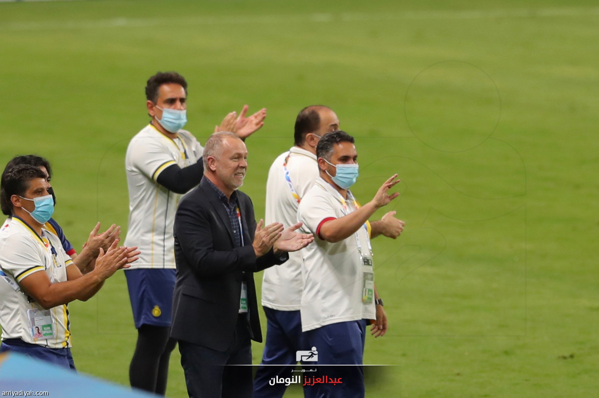 النصر يتمسك بالقمة «صور»