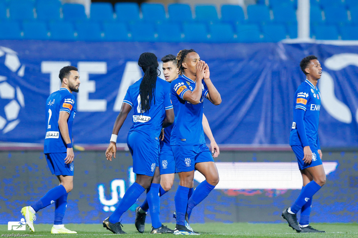 الهلال والقادسية.. الأزرق يبتعد «صور»