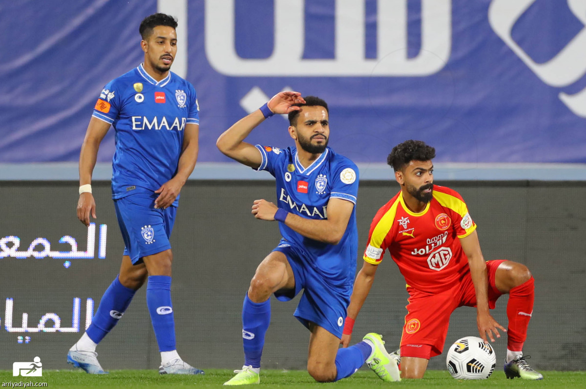 الهلال والقادسية.. الأزرق يبتعد «صور»