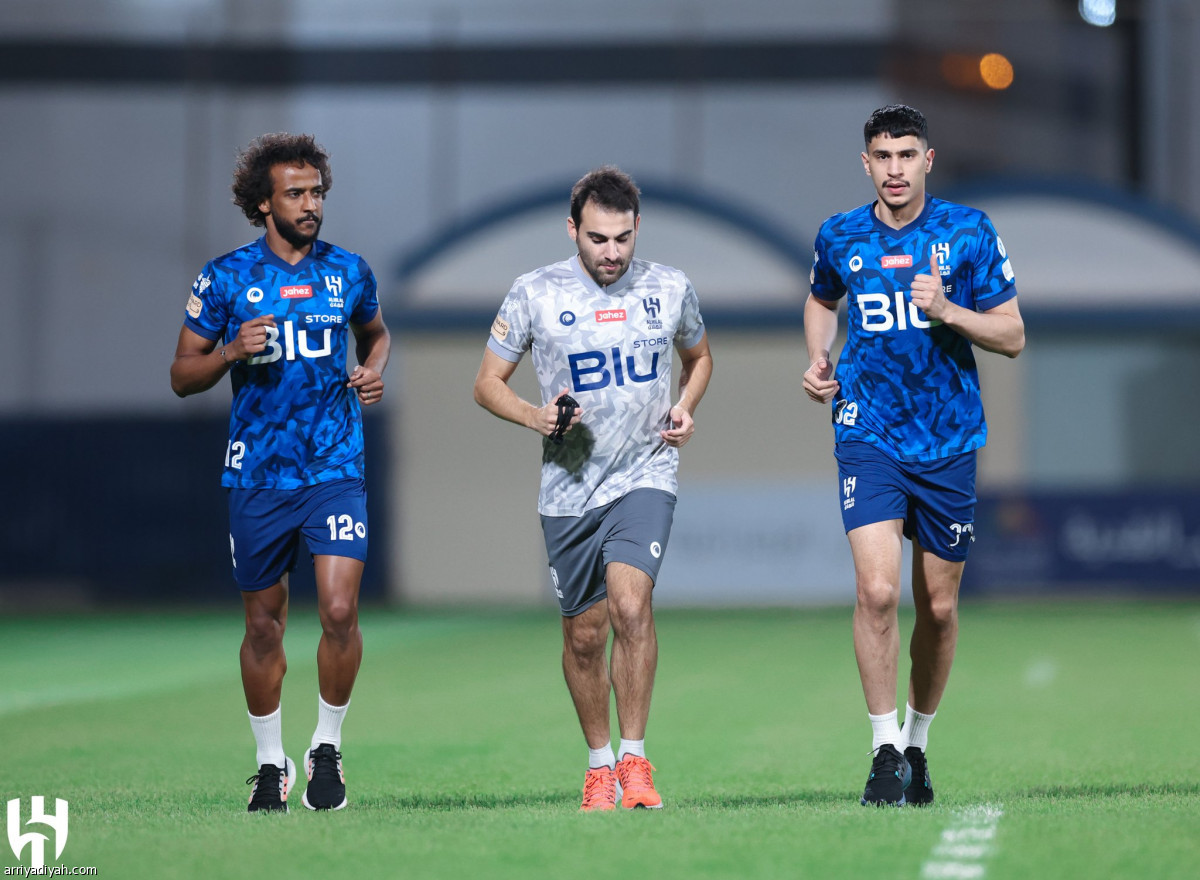 الهلال يناور