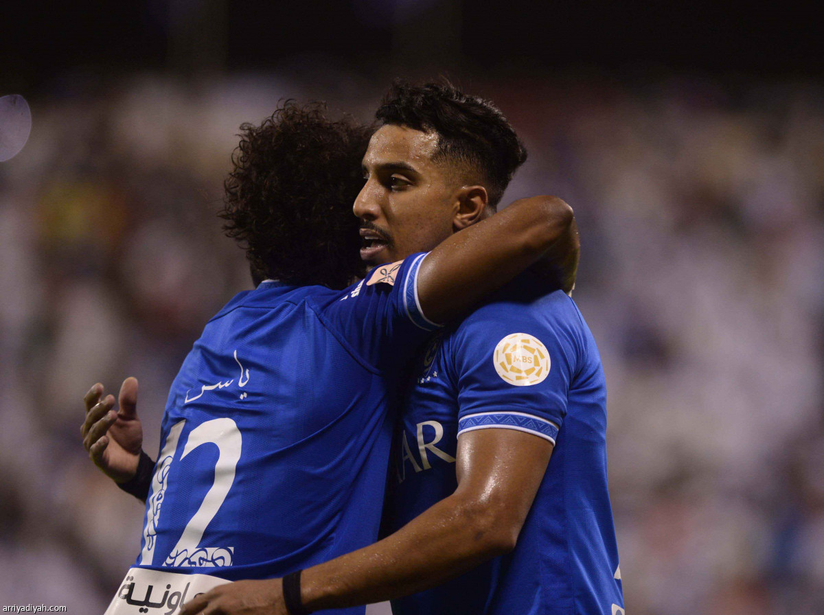 الهلال يقترب من الذهب