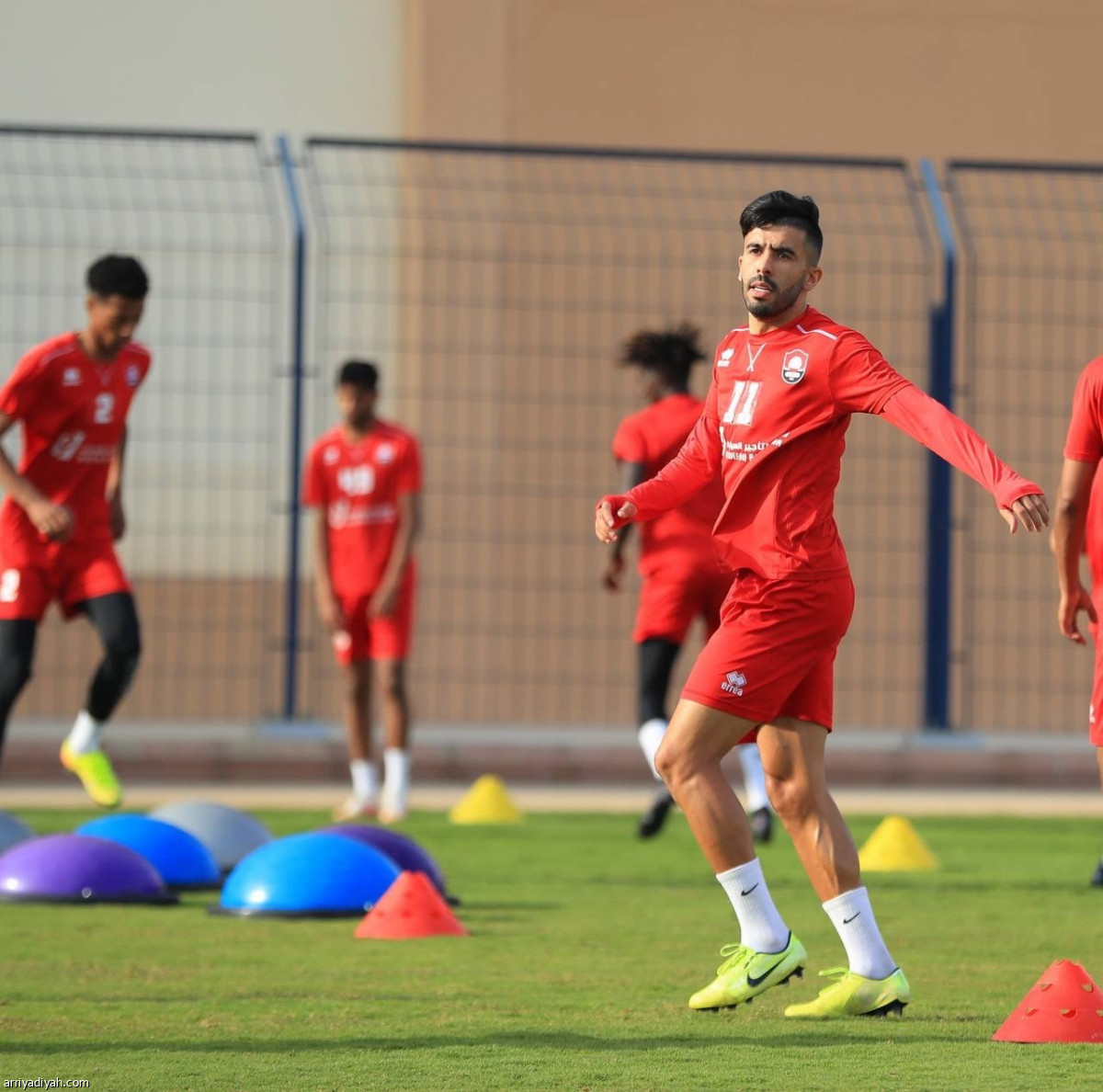 الرائد ينفذ خطة الهلال