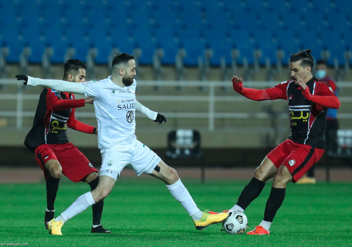 الأهلي يقترب من الهلال