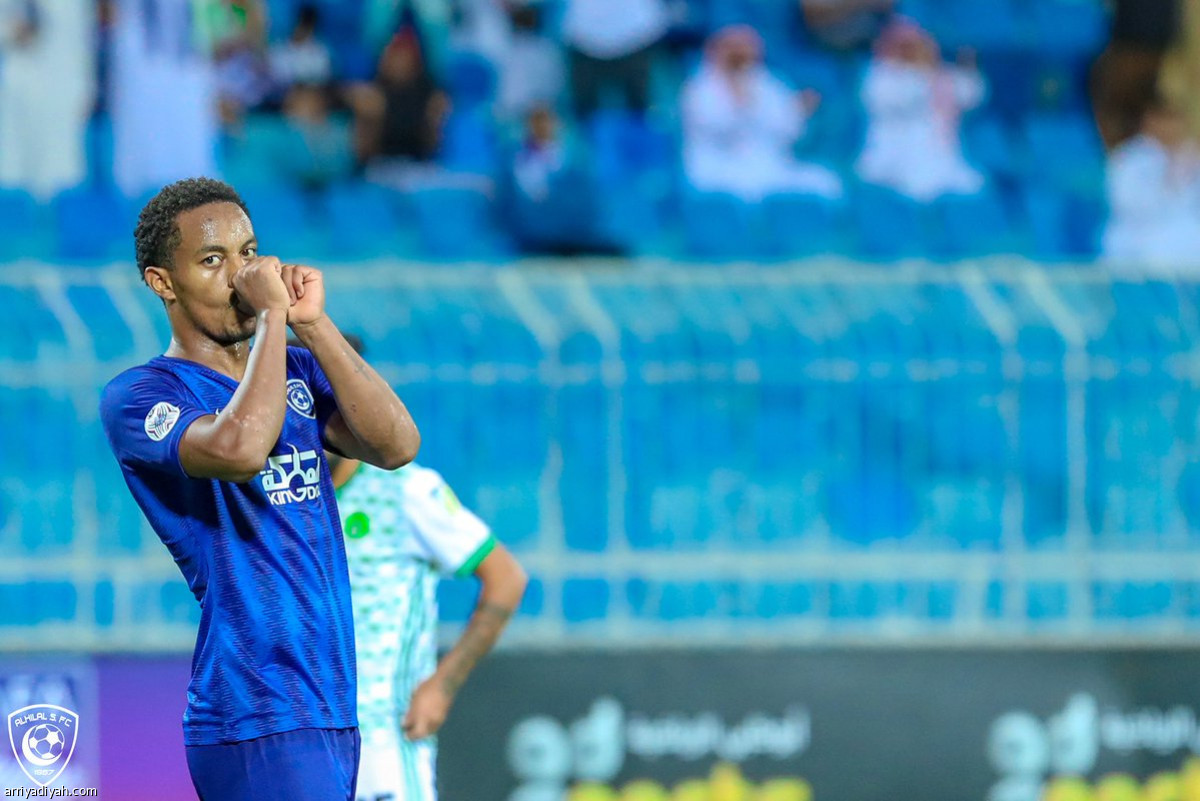 الهلال يقترب