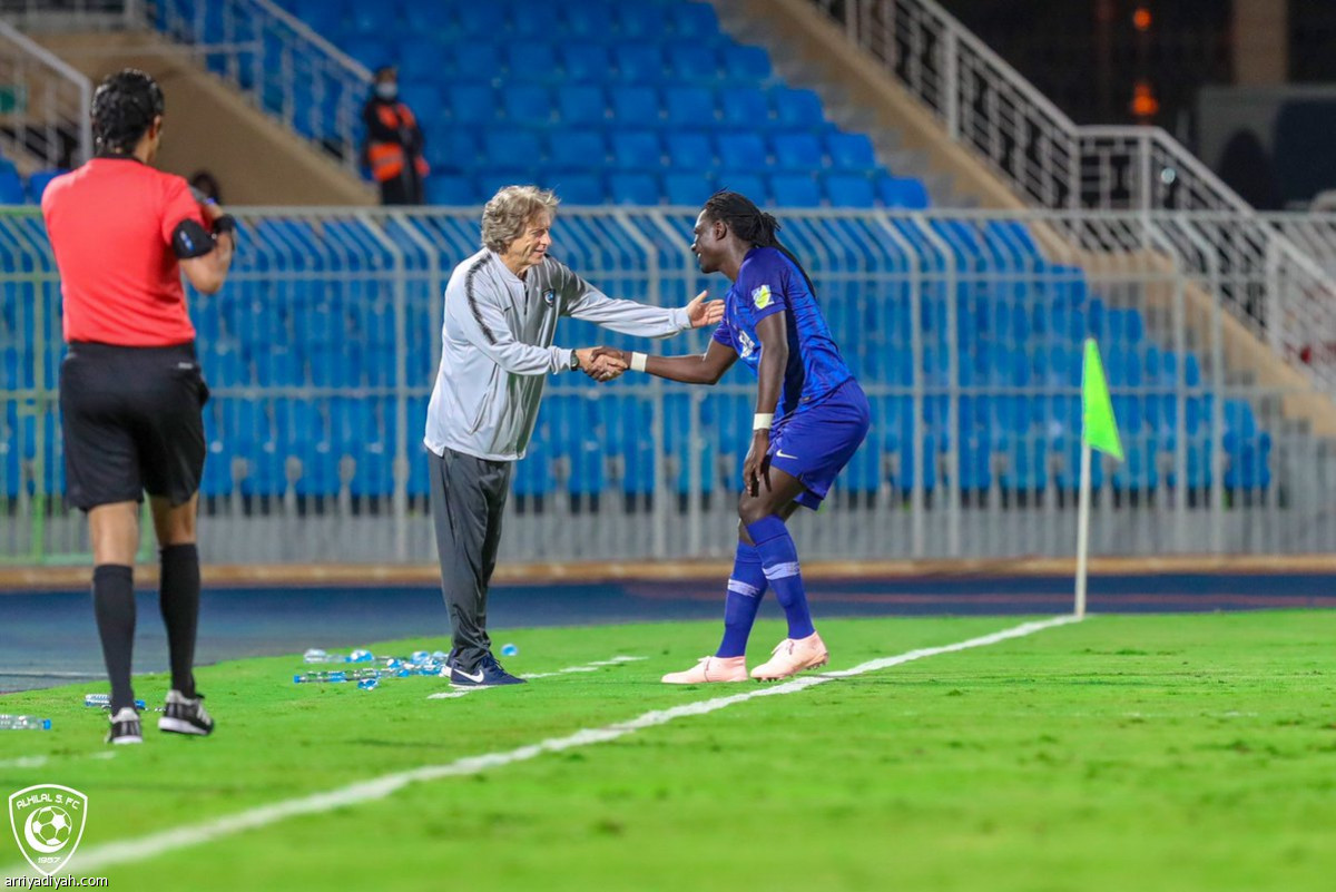 الهلال يقترب