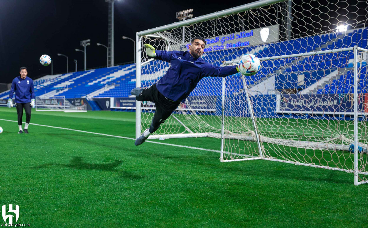 الهلال يناور