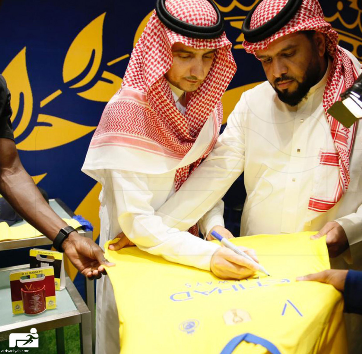 النصر يفتتح متجر جدة