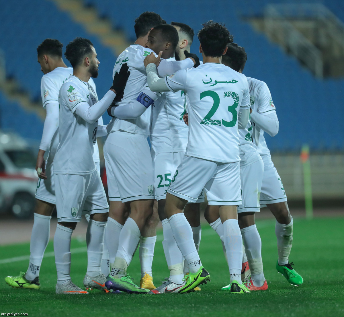 الأهلي يقترب من الهلال