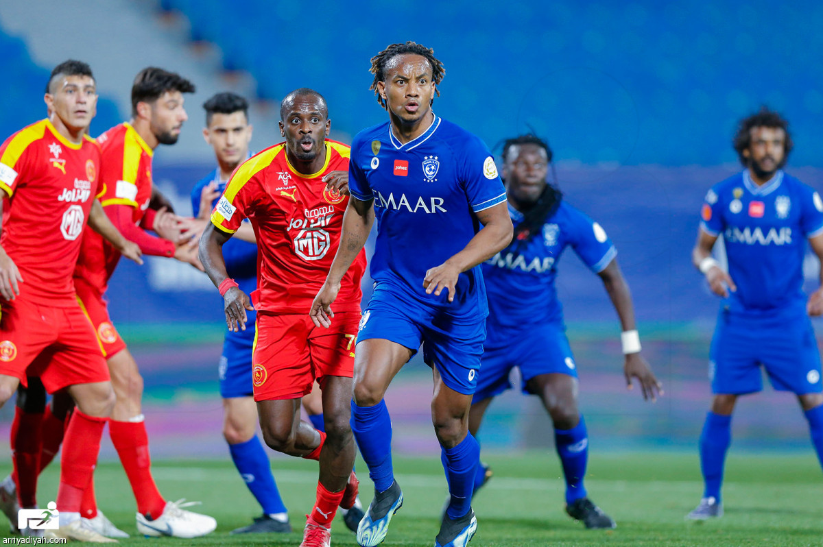 الهلال والقادسية.. الأزرق يبتعد «صور»