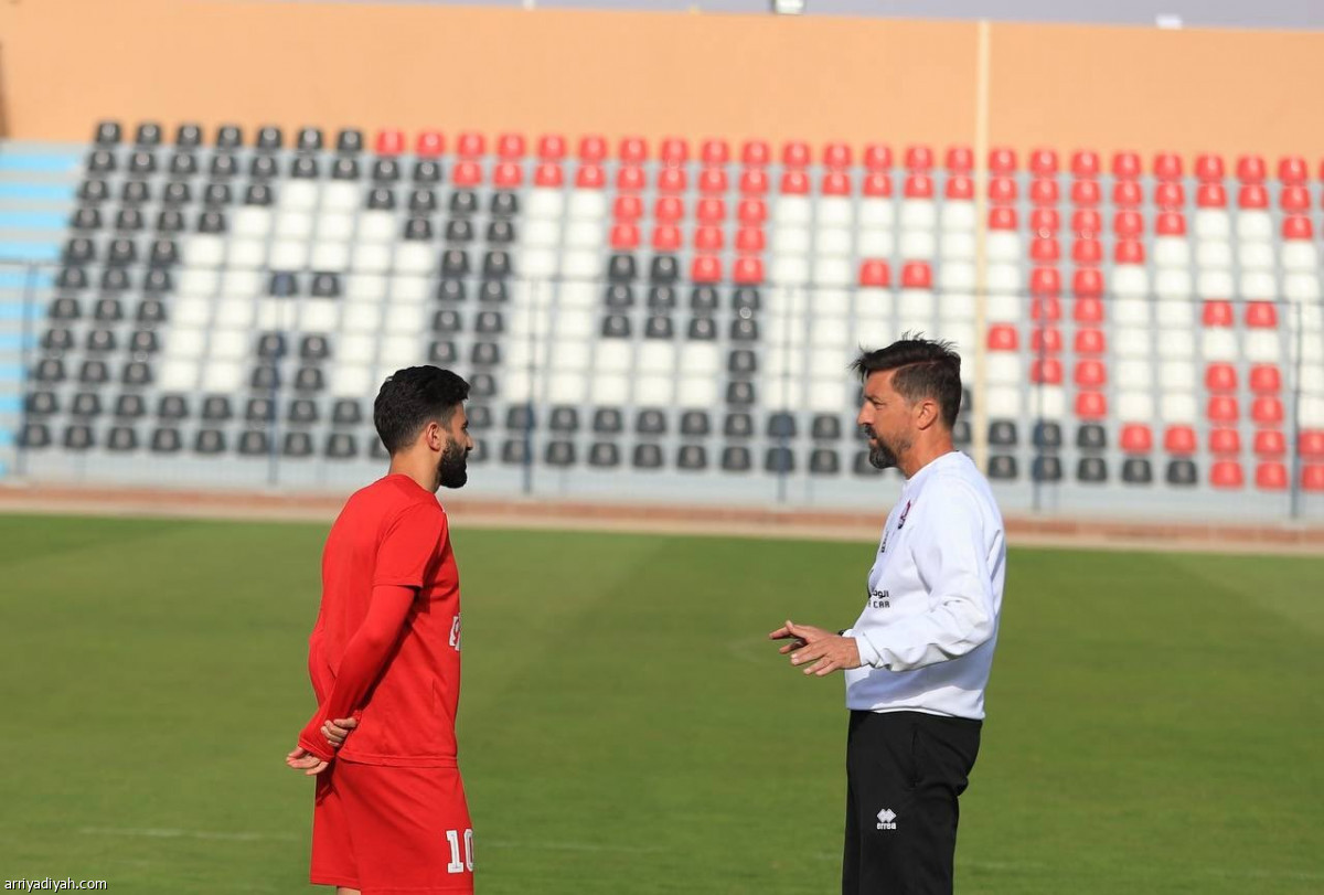 الرائد ينفذ خطة الهلال