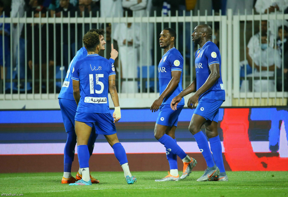 الهلال يتوازن