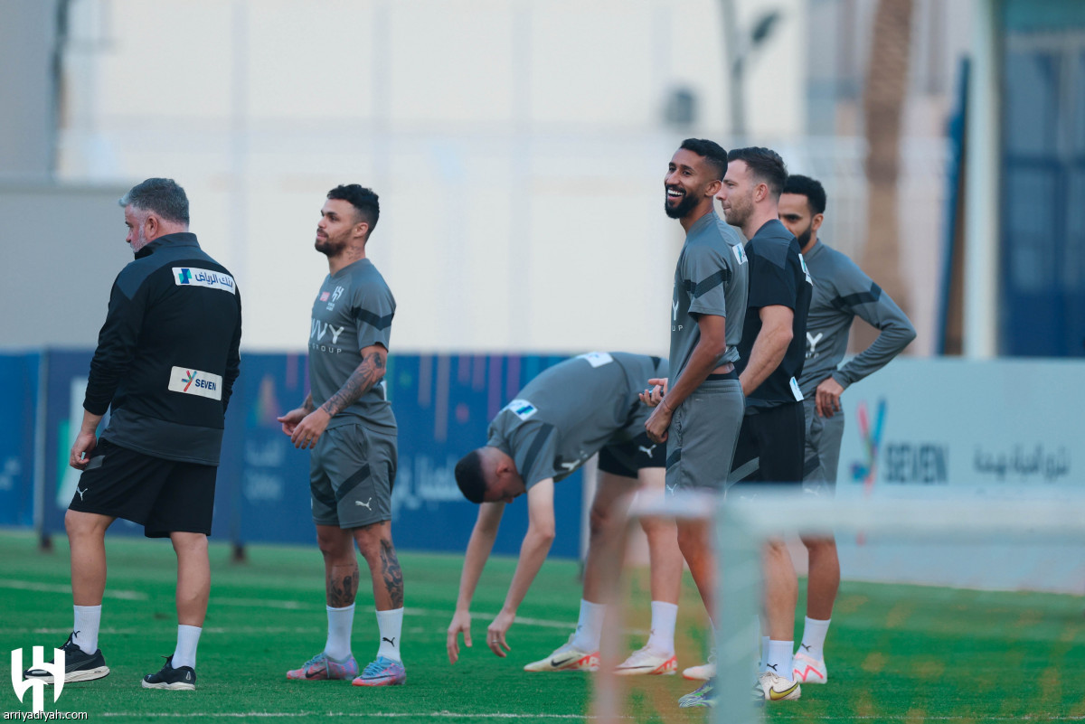 الهلال.. مناورة فنية