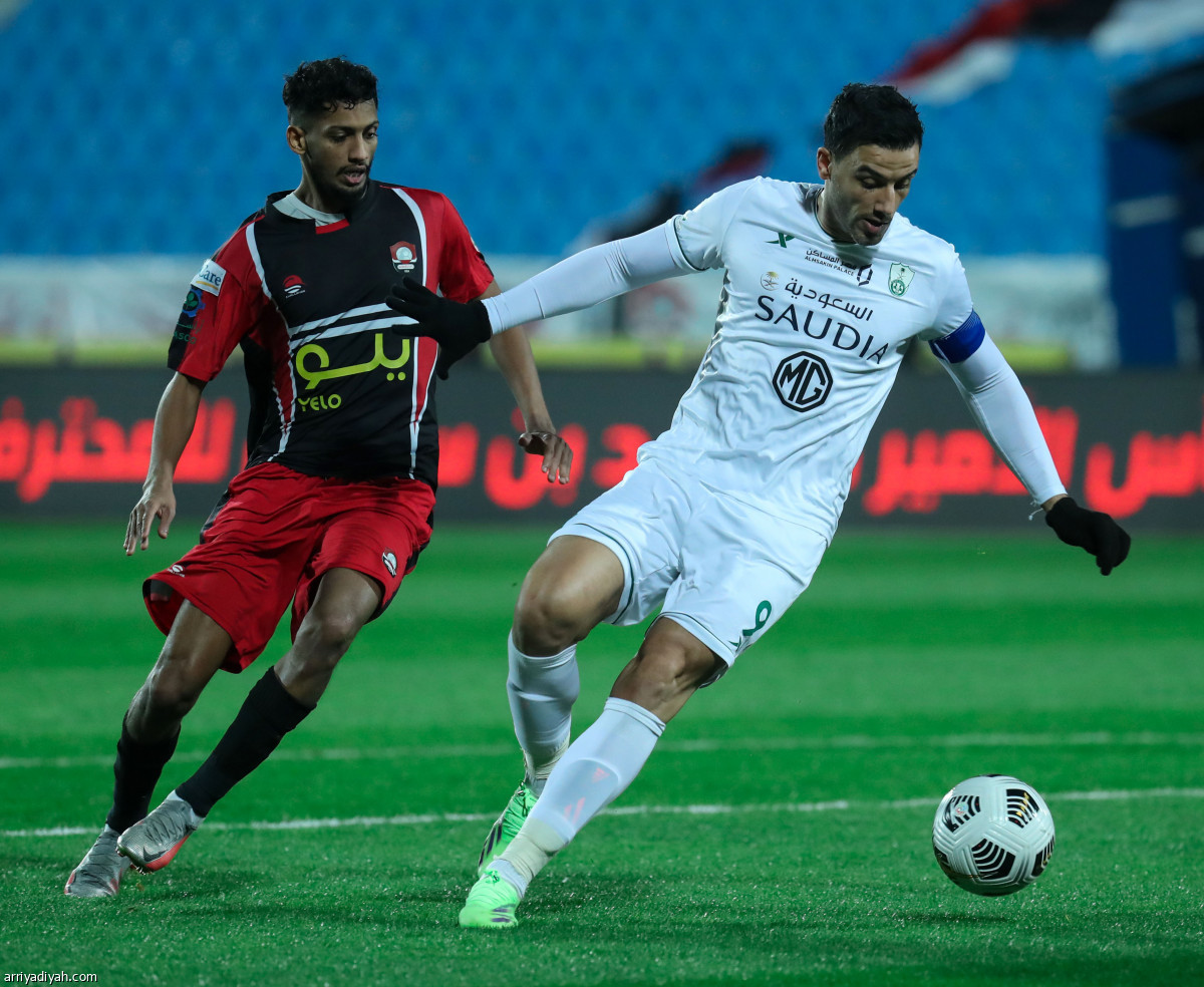 الأهلي يقترب من الهلال