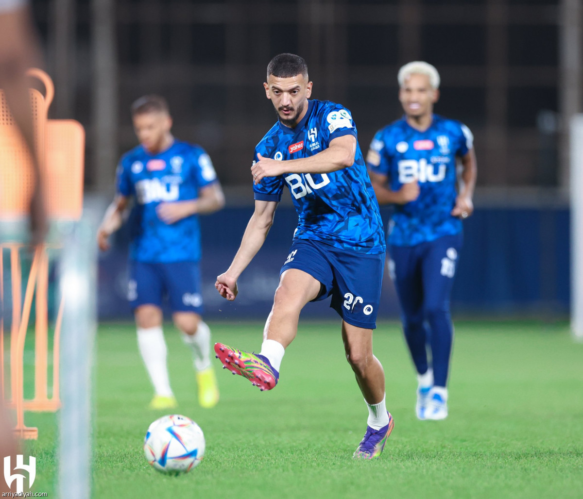 الهلال يناور