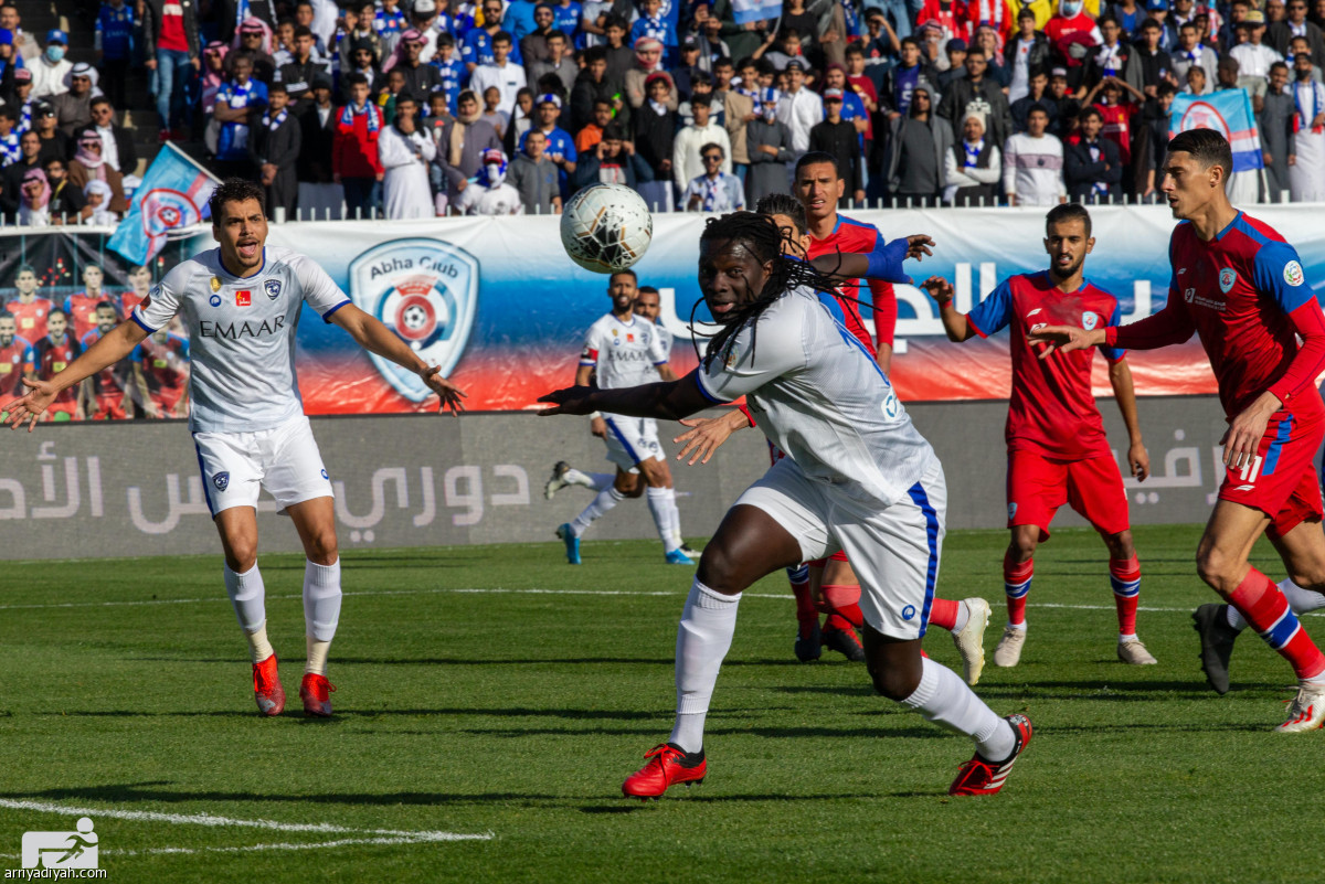 الهلال يعود إلى الصدارة