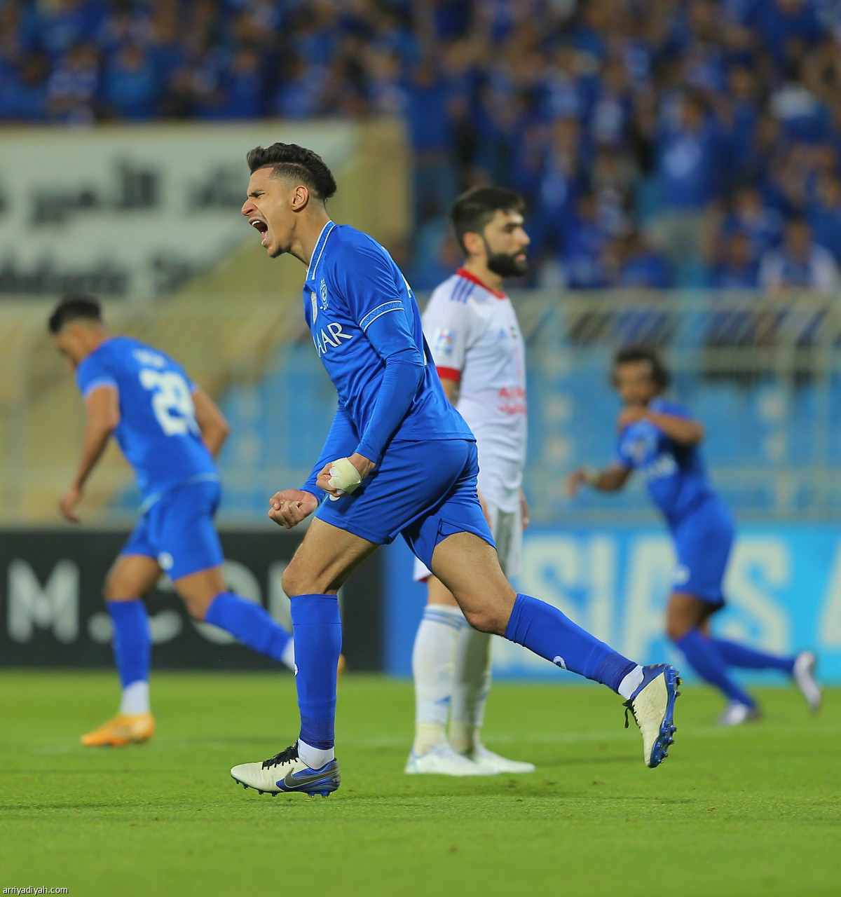 الهلال يرفض السقوط