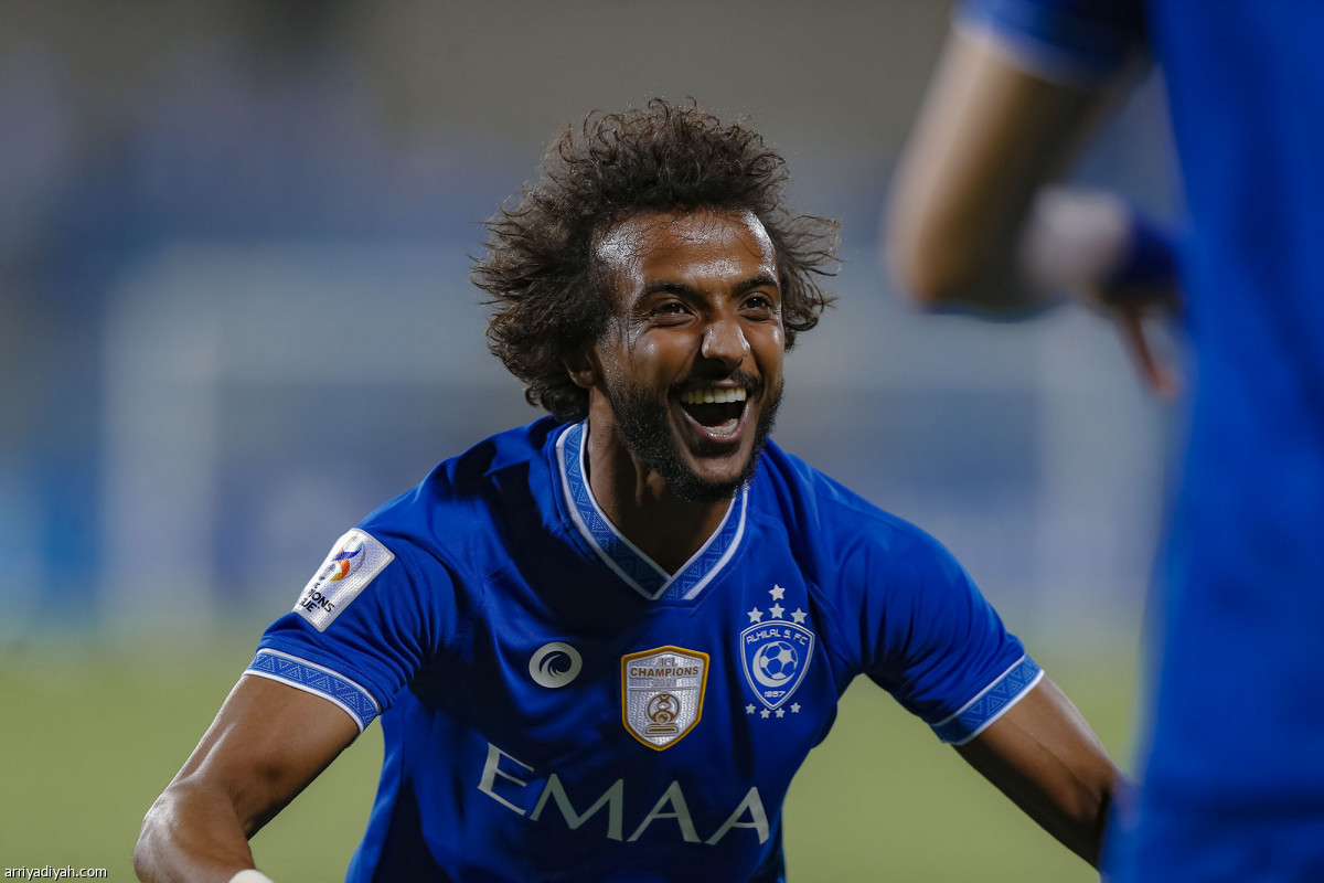 الهلال يبدأ بالشارقة