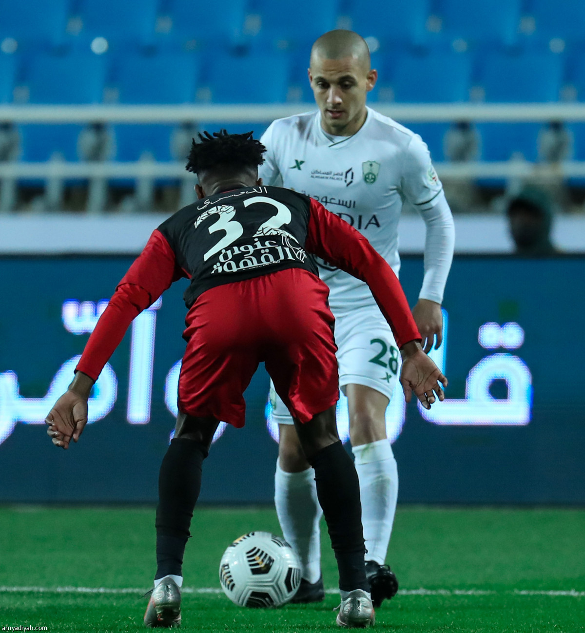 الأهلي يقترب من الهلال