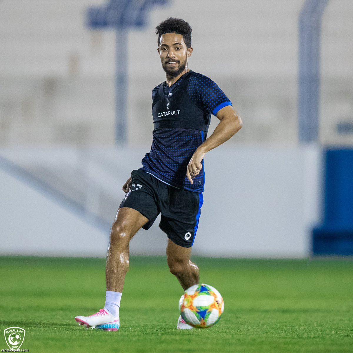 التدريبات تتواصل في الهلال