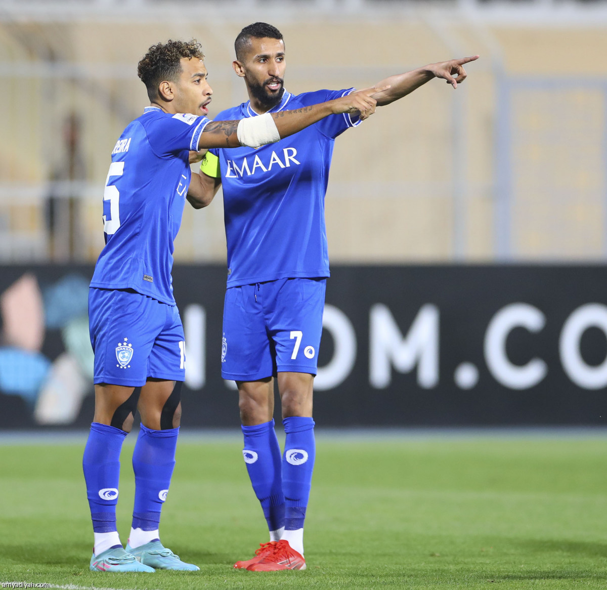 الهلال يبدأ بالشارقة